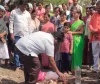 ఉపాధి హామీ కూలీలకు మజ్జిగ పంపిణీ చేసిన సర్పంచ్
