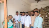 సన్న బియ్యం పంపిణీలో కౌన్సిలర్లు