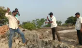 అక్రమ నిర్మాణాలపై రెవెన్యూ అధికారుల ఉక్కుపాదం