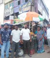 చిరు వ్యాపారులకు ఇనుగాల ట్రస్ట్ అండ