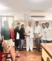 శిథిలావస్థలో పరకాల గ్రంథాలయం.