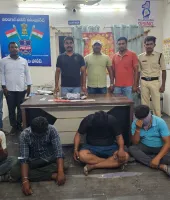 పేకాట శిబిరంపై పోలీసుల దాడి.