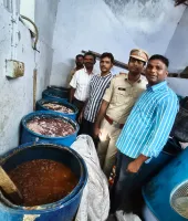 కల్తీ పచ్చళ్ల తయారీ కేంద్రం గుట్టురట్టు