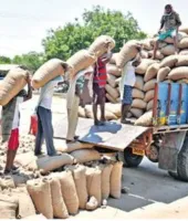 వడ్ల డబ్బుల కోసం రైతుల ఎదురుచూపులు