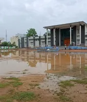 కాలేజీ గ్రౌండా.. నీటి మడుగా!