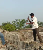 అక్రమ నిర్మాణాలపై రెవెన్యూ అధికారుల ఉక్కుపాదం
