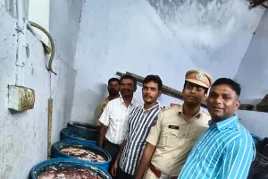 కల్తీ పచ్చళ్ల తయారీ కేంద్రం గుట్టురట్టు