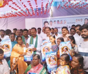 కోటి మంది మహిళలను కోటీశ్వరులు చేయడమే కాంగ్రెస్ లక్ష్యం