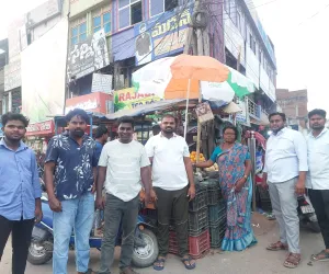 చిరు వ్యాపారులకు ఇనుగాల ట్రస్ట్ అండ