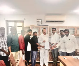 శిథిలావస్థలో పరకాల గ్రంథాలయం.