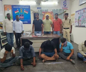 పేకాట శిబిరంపై పోలీసుల దాడి.