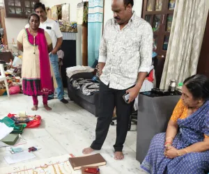 ఎస్ఆర్ఓల ఇళ్లలో కనకవర్షం 