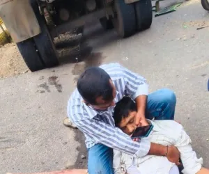 లారీ బీభత్సం.. ఆర్టీవో మృతి 