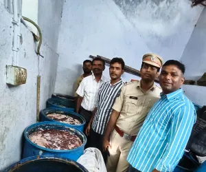 కల్తీ పచ్చళ్ల తయారీ కేంద్రం గుట్టురట్టు