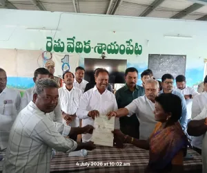 సీఎం సహాయ నిధి చెక్కుల పంపిణీ
